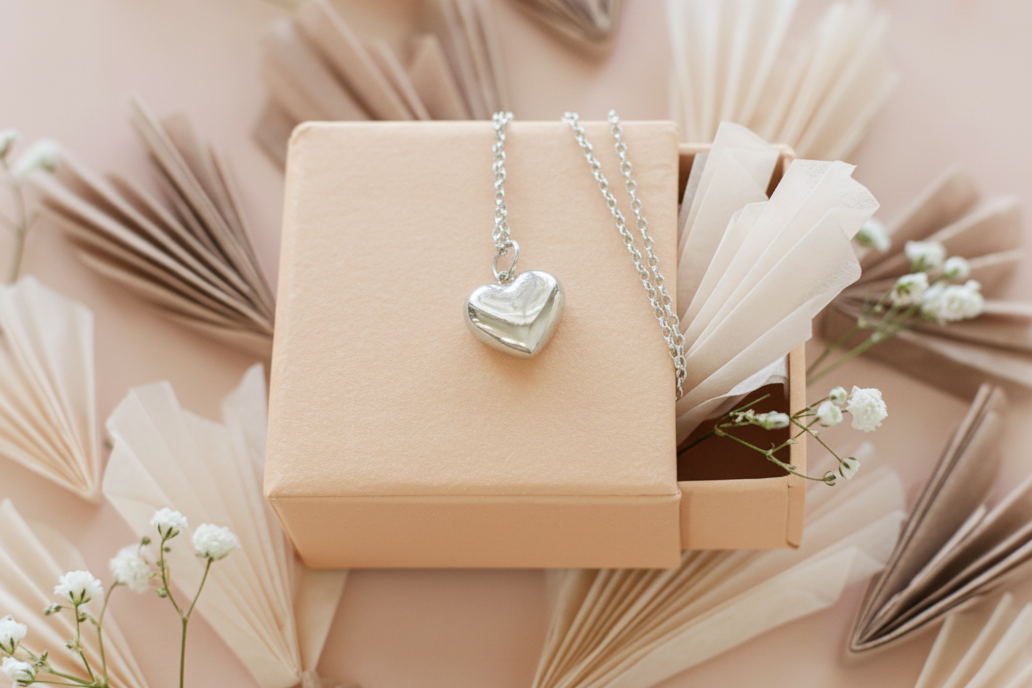 Schmuck für die Partnerin zum Geburtstag: Die schönsten Ideen