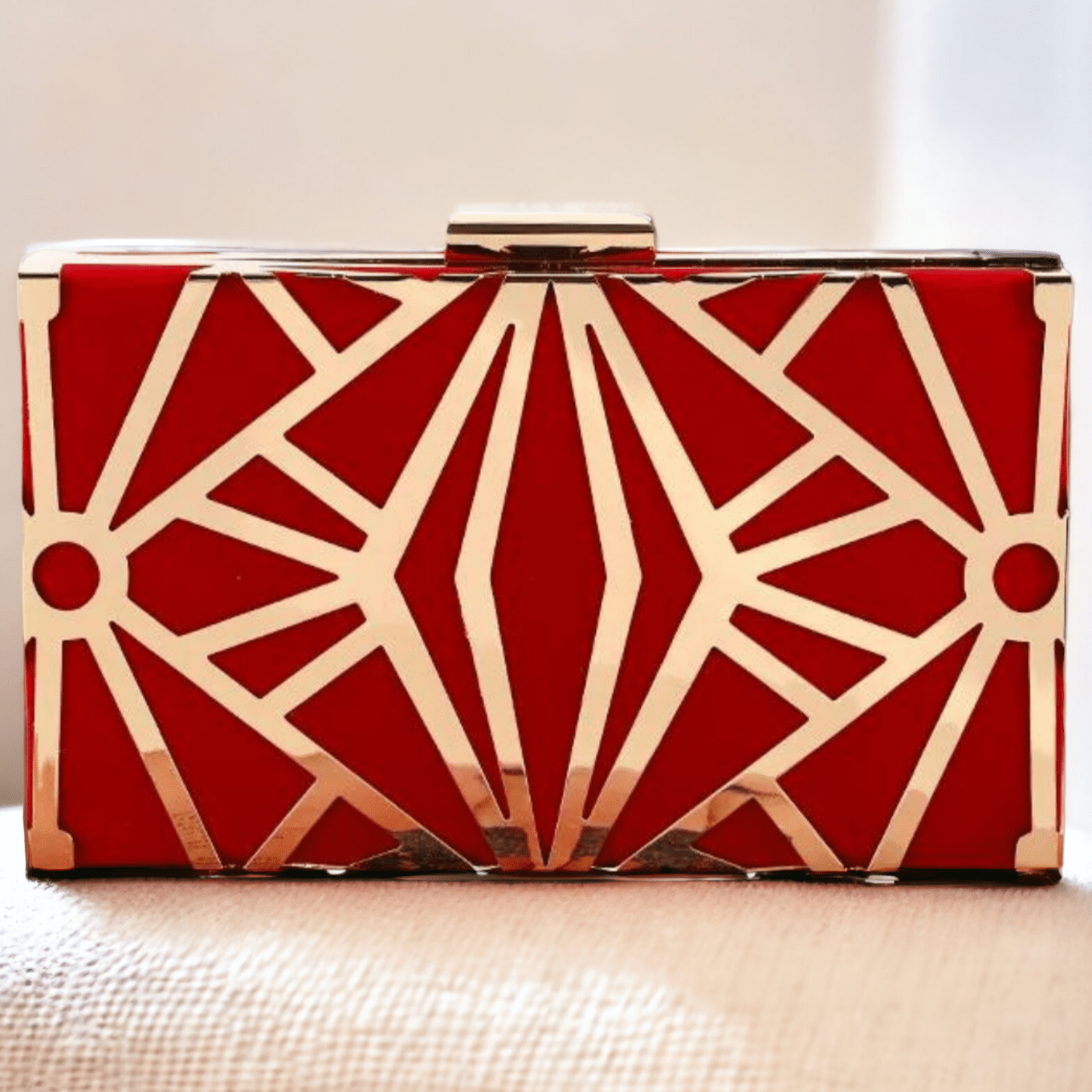 by JoAnn Clutch Handtasche aus Samt und Metall in Rot