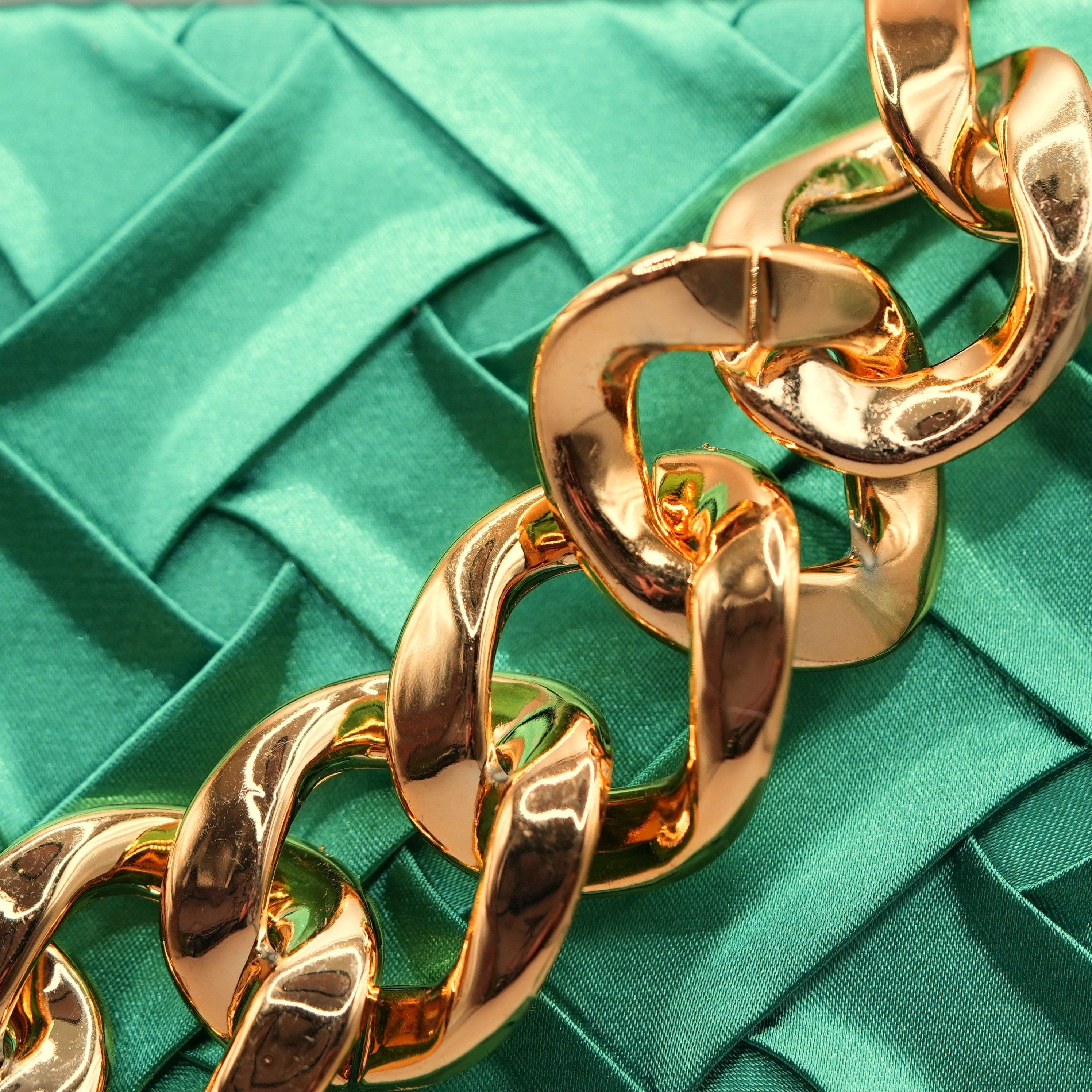 by JoAnn Clutch Handtasche Satin Look geflochten in Grün