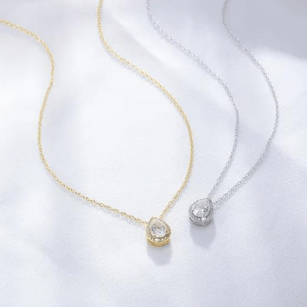 by JoAnn Halsketten Halskette mit Anhänger in Tropfenform in Gold oder Silber