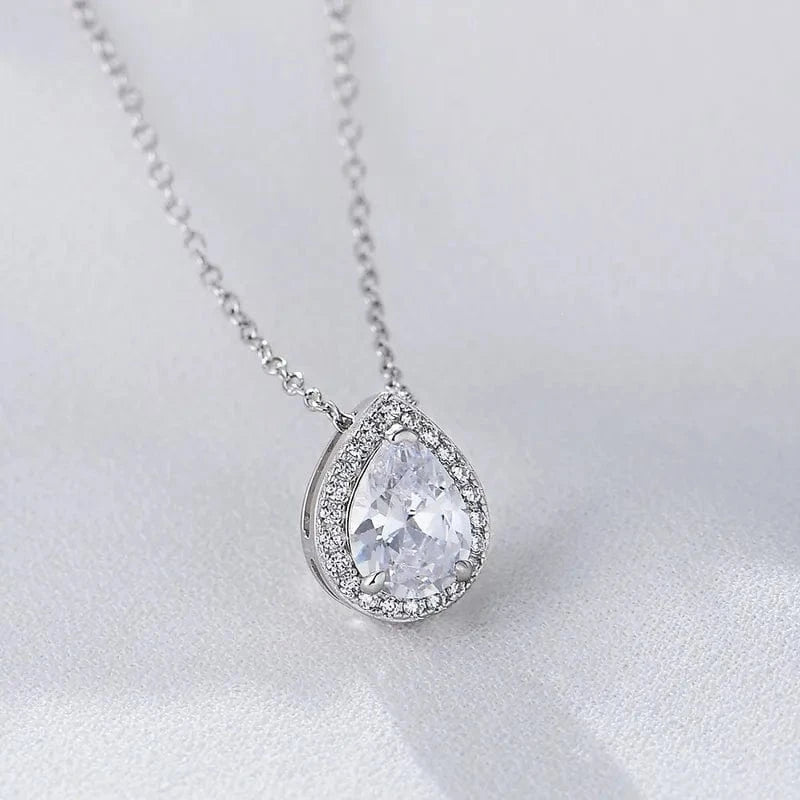 by JoAnn Halsketten Halskette mit Anhänger in Tropfenform in Gold oder Silber