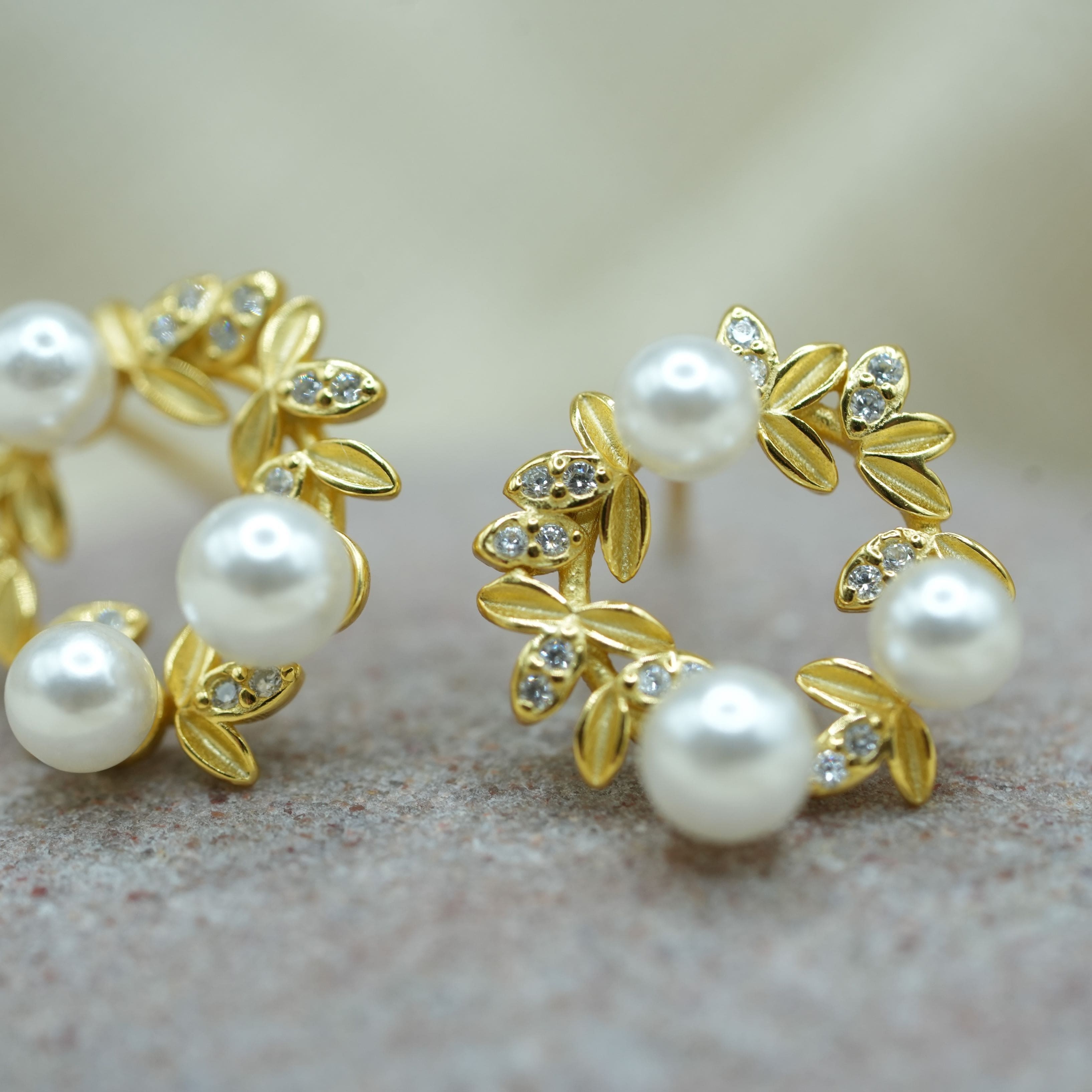 by JoAnn Ohrringe Ohrringe mit Blattmotiv und Perlen