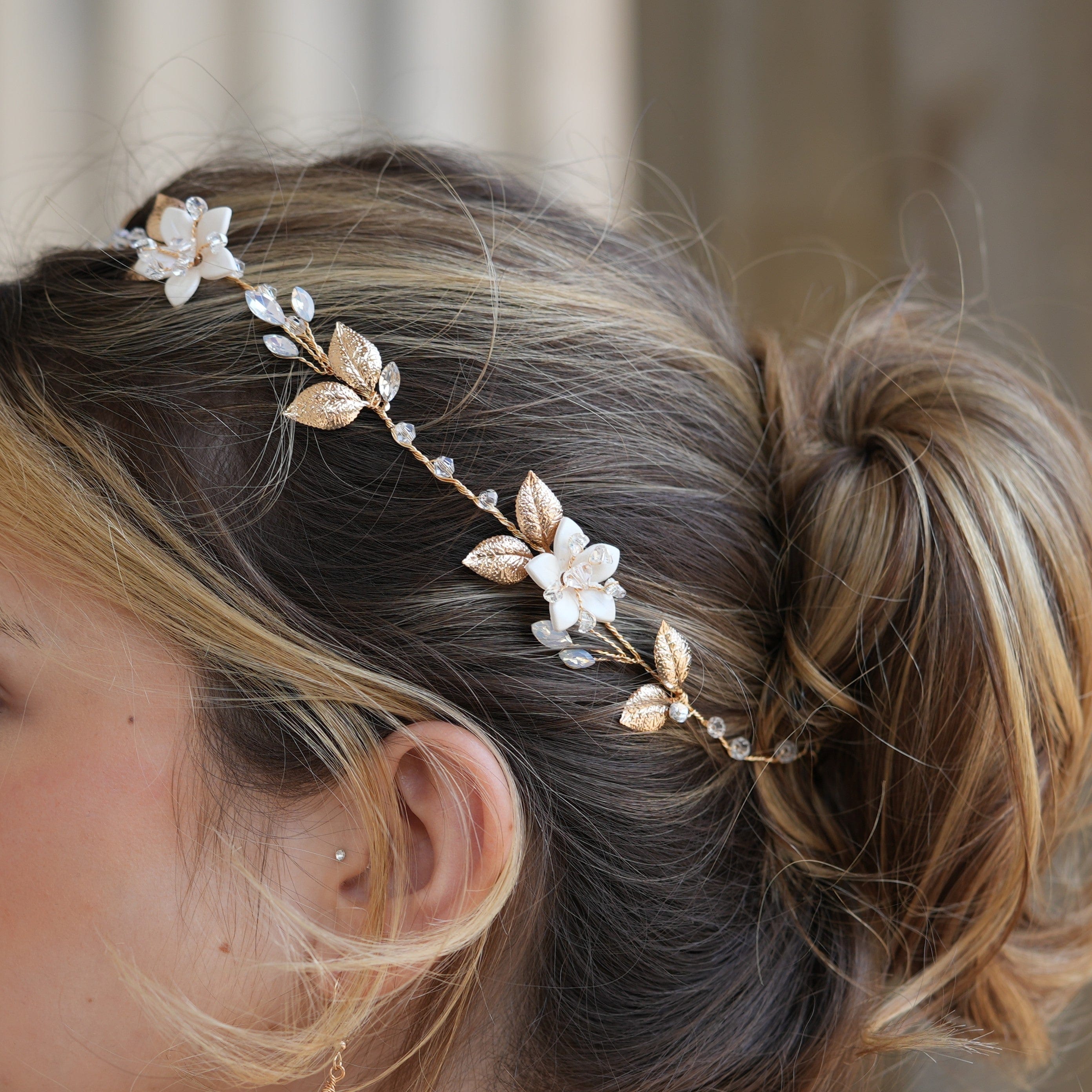 Eisenhardt Company Haarschmuck Haarband mit floralen Blüten Details