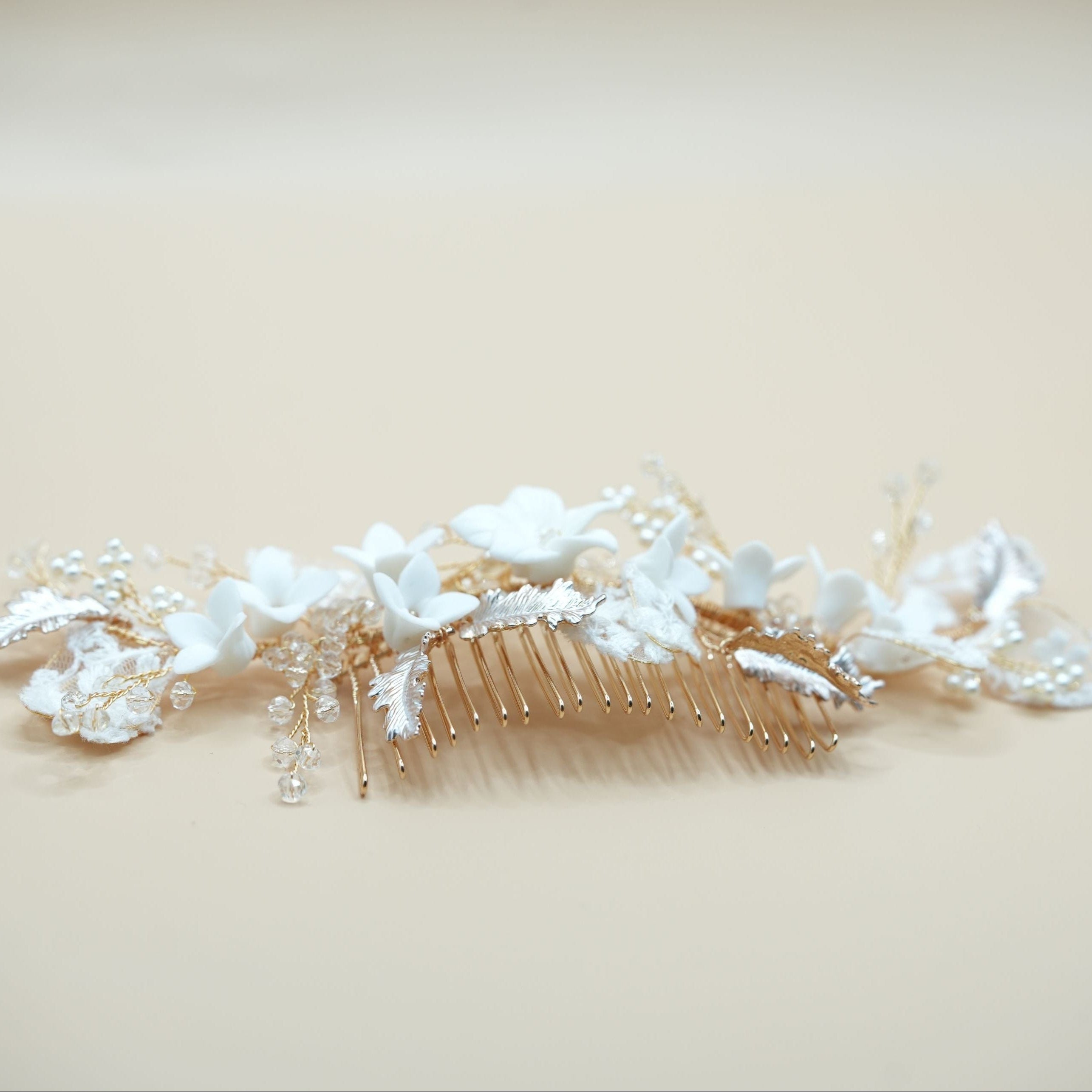 Eisenhardt Company Haarschmuck Haarkamm mit Spitze und floralen Elementen