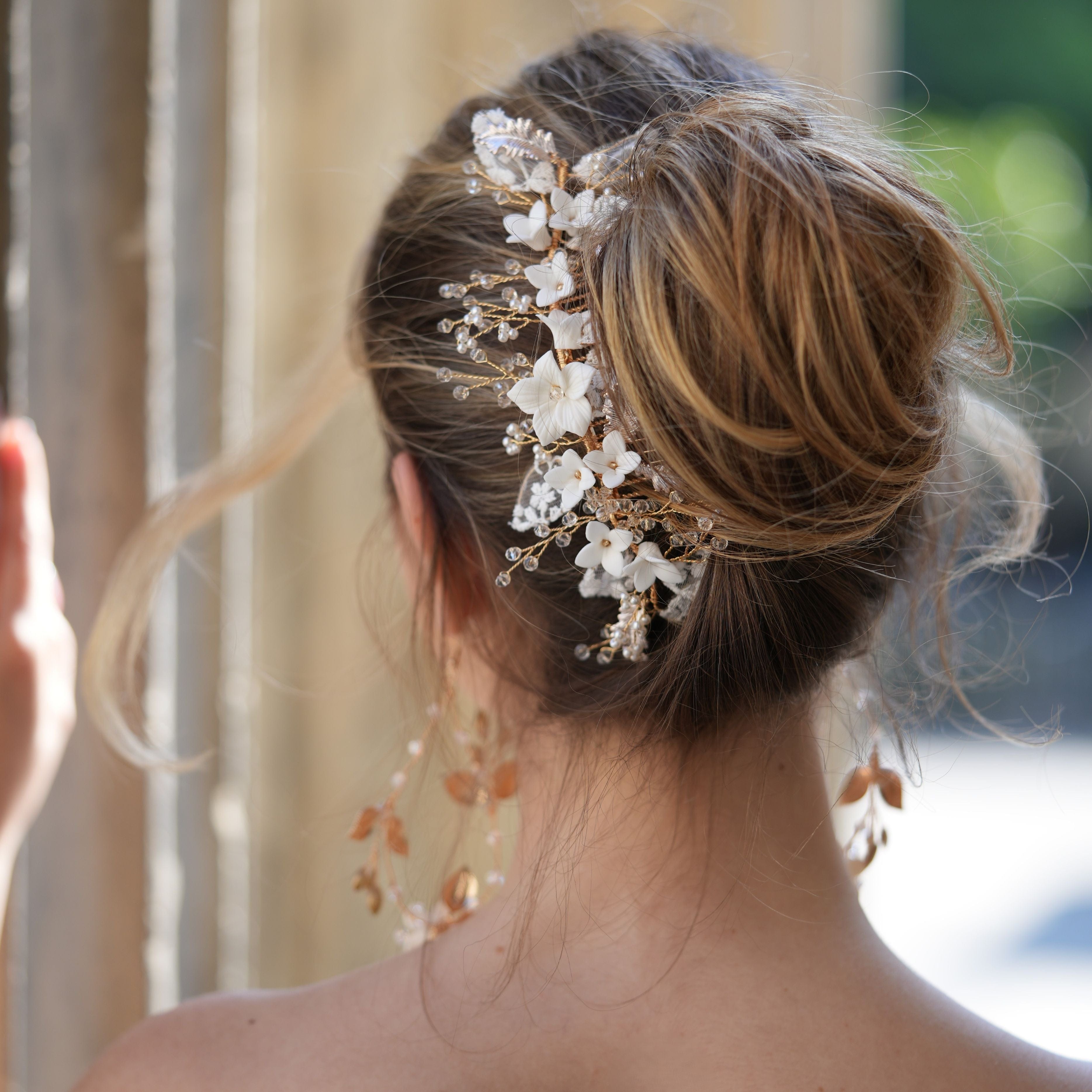 Eisenhardt Company Haarschmuck Haarkamm mit Spitze und floralen Elementen