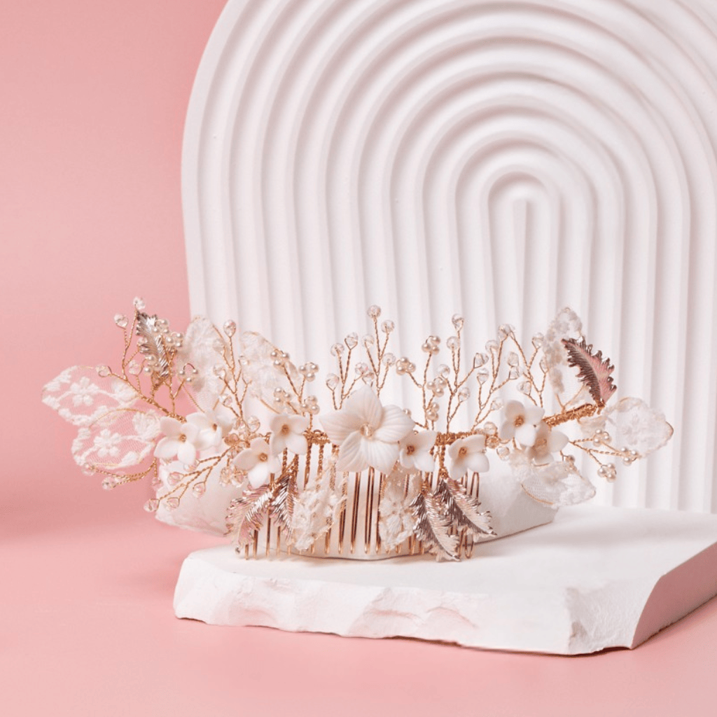 Eisenhardt Company Haarschmuck Haarkamm mit Spitze und floralen Elementen