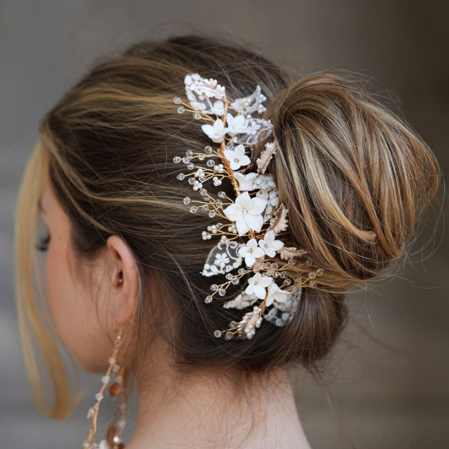 Eisenhardt Company Haarschmuck Haarkamm mit Spitze und floralen Elementen