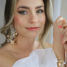 Eisenhardt Company Ohrringe Ohrringe mit floralen Details in Weiss und Gold