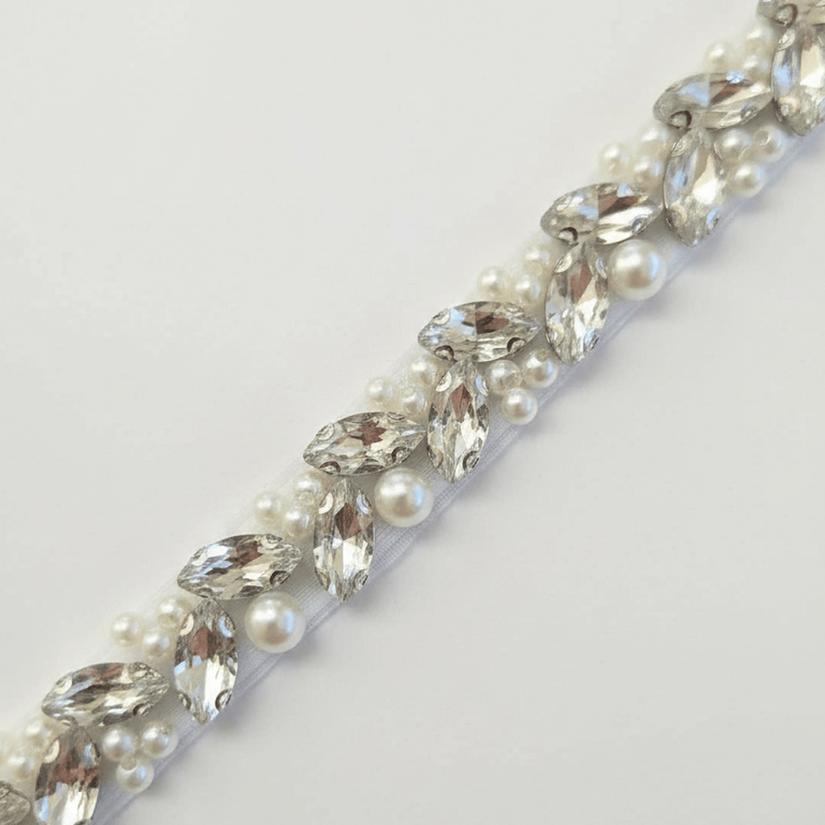 Farinosa Bridal Brautgürtel Brautgürtel mit schmalen Strasssteinen und Perlen