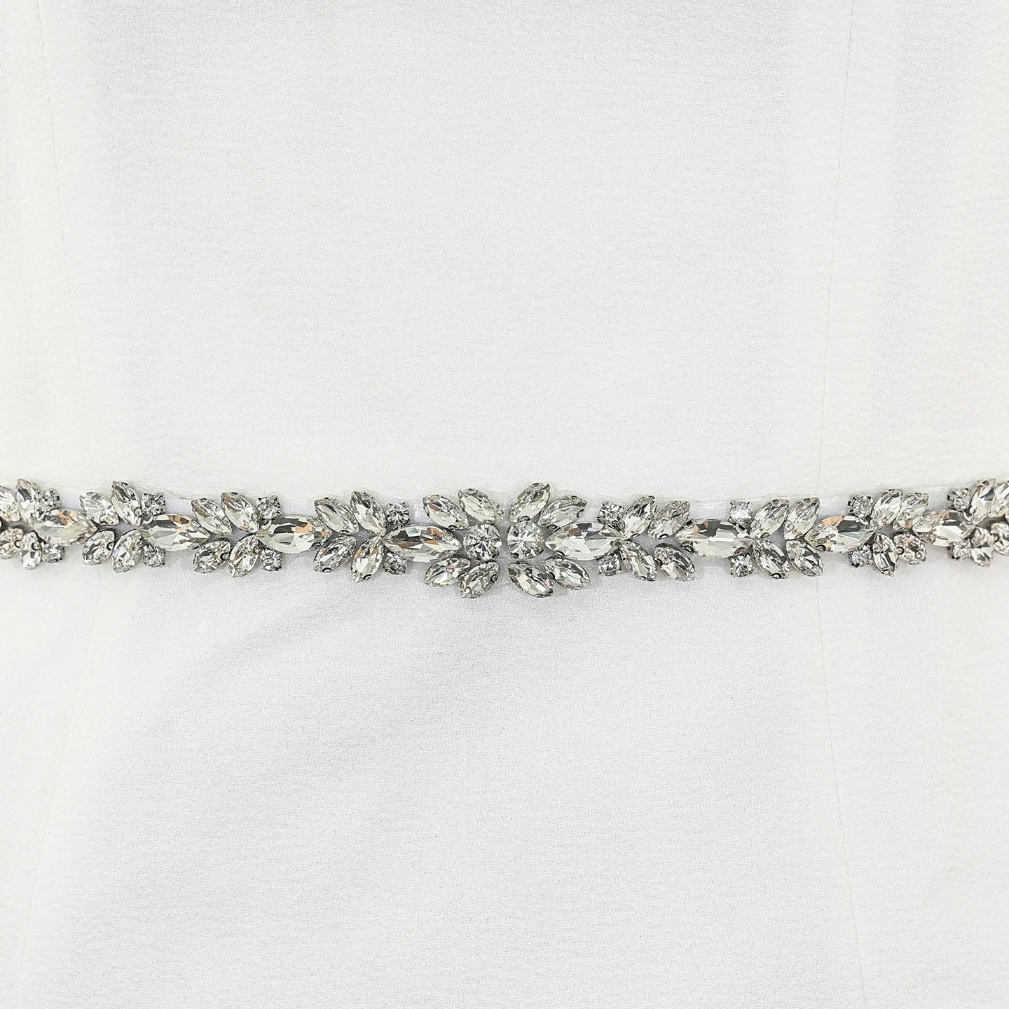 Farinosa Bridal Weiss S1004 Silberne Strasskristalle Brautgürtel