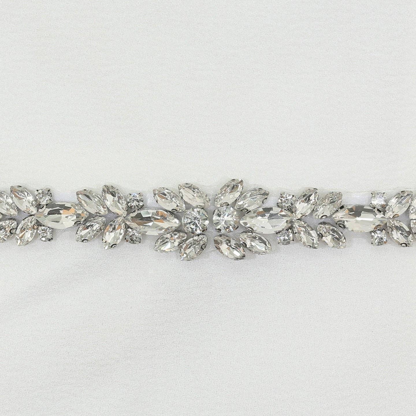 Farinosa Bridal Weiss S1004 Silberne Strasskristalle Brautgürtel