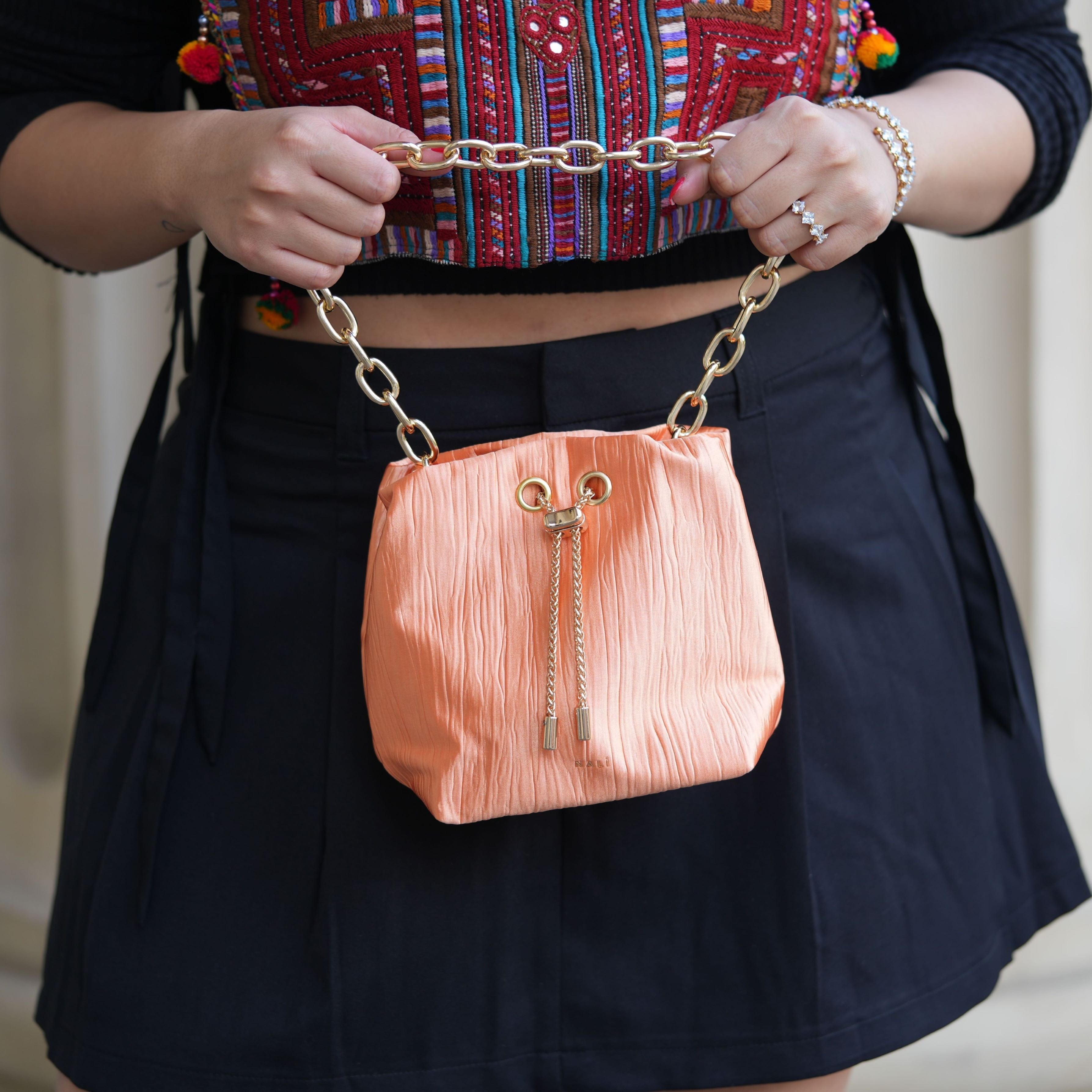 Nalí Clutch Handtasche Bucket Bag in Orange