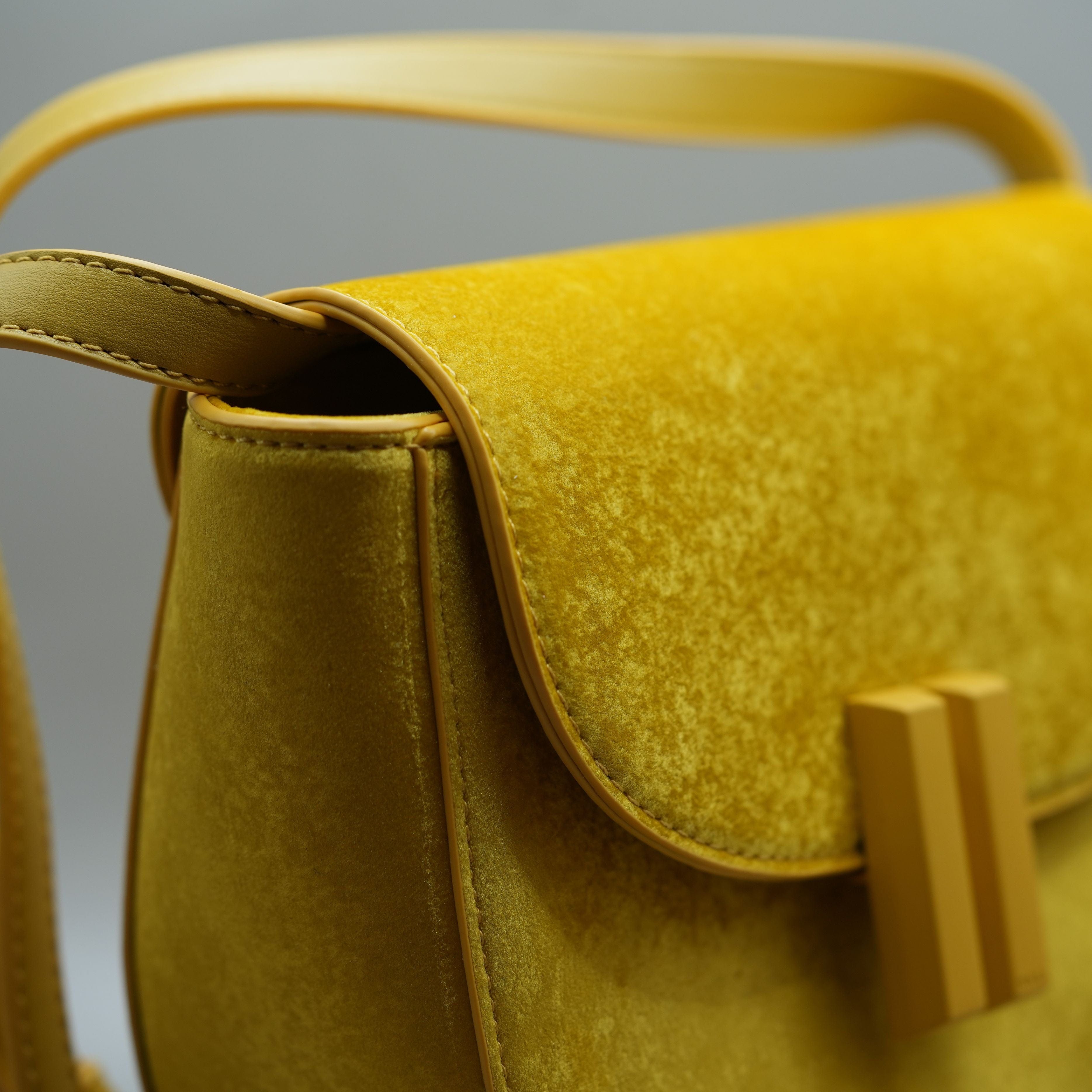 Nalí Clutch Handtasche Crossbody in Gelb