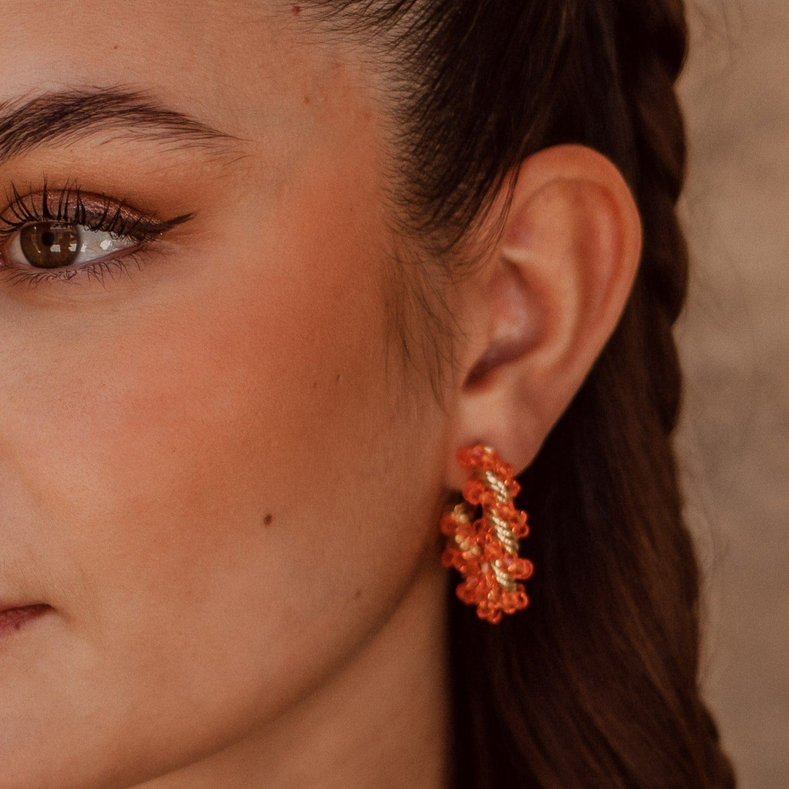 Nalí Ohrringe Ohrringe mit kleinen Steinen in Orange