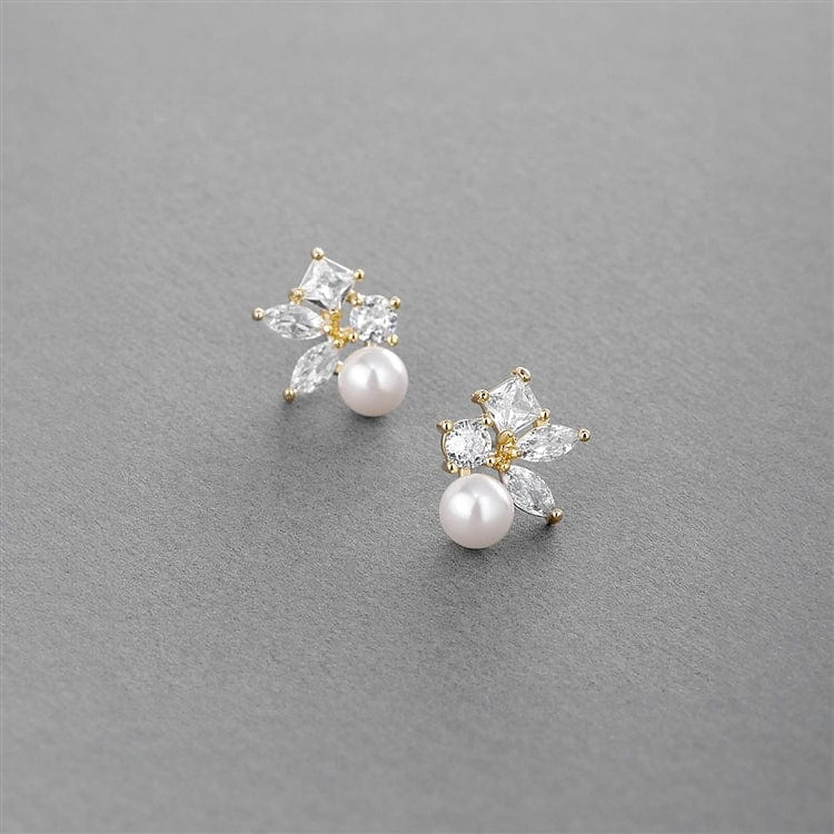 by JoAnn Ohrringe mit glitzernden Perlen Details