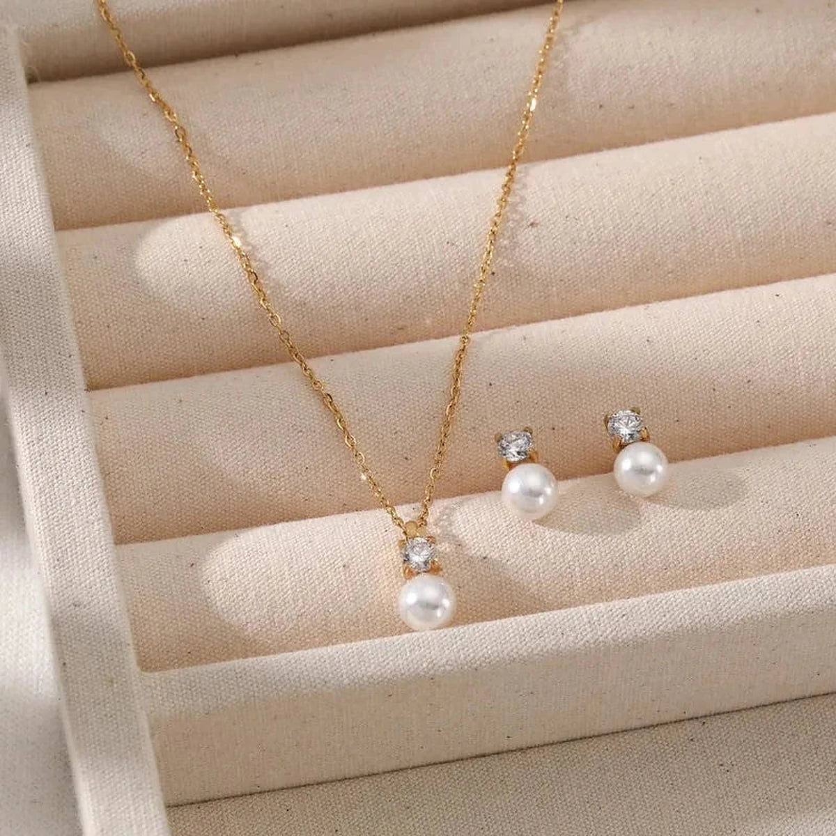 Detailsfoto Schmuckset Perlen und Zirkonia in Gold