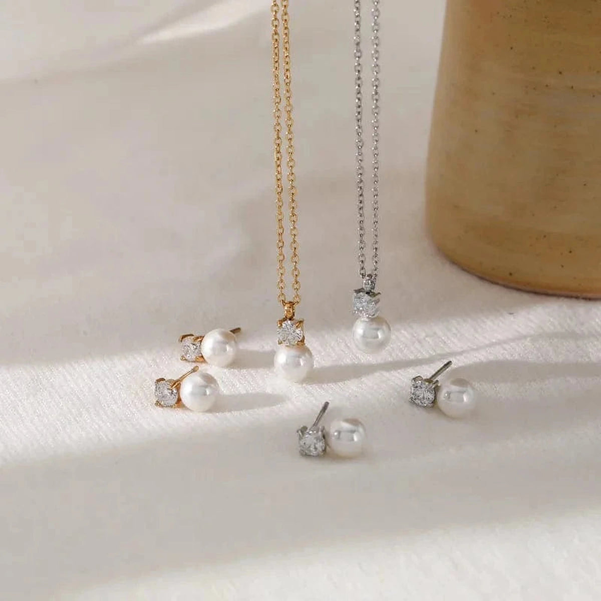 Produktfoto Details Schmuckset Perlen und Zirkonia in Silber und Gold