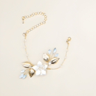 Eisenhardt Company Armband Armband mit floralen Details in Weiss und Gold