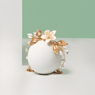 Eisenhardt Company Armband Armband mit floralen Details in Weiss und Gold