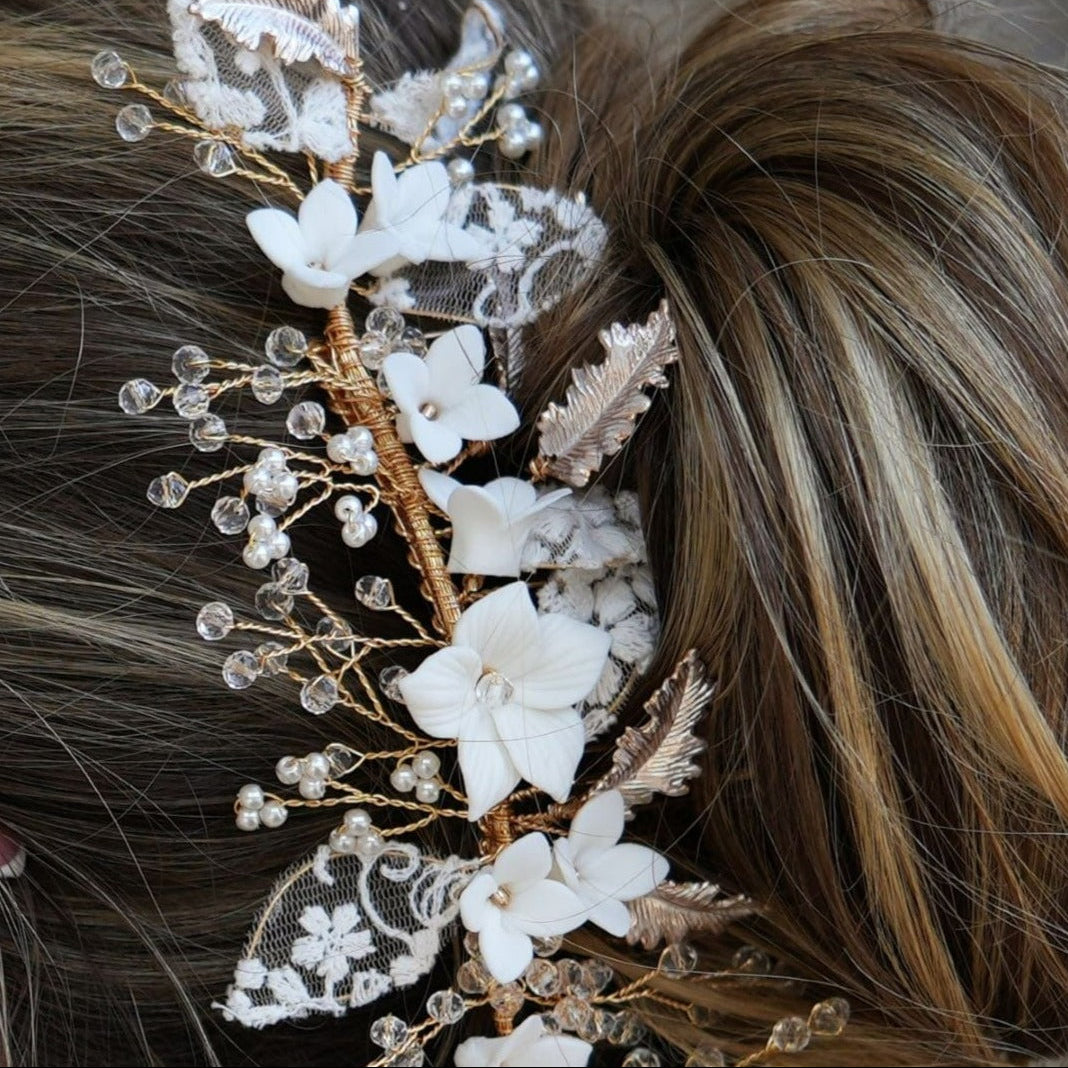 Eisenhardt Company Haarschmuck Haarkamm mit Spitze und floralen Elementen