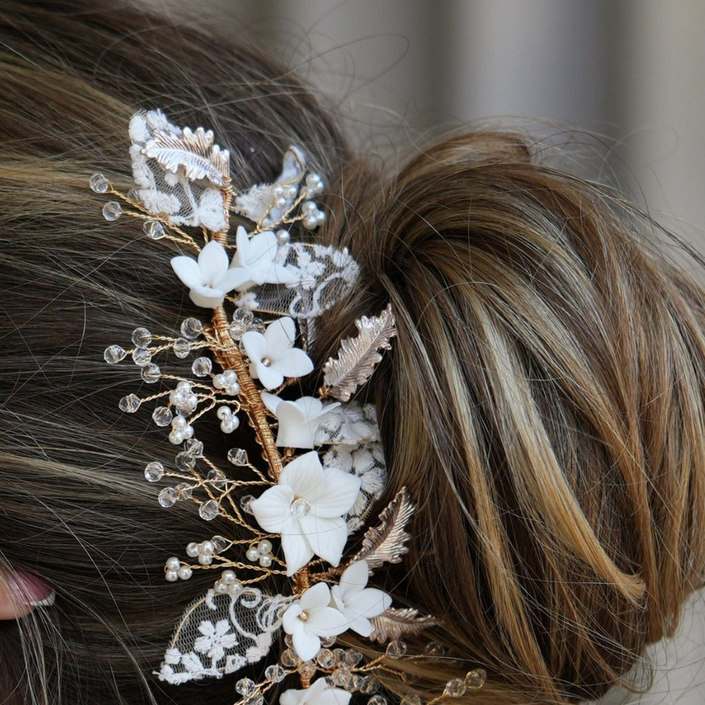 Eisenhardt Company Haarschmuck Haarkamm mit Spitze und floralen Elementen