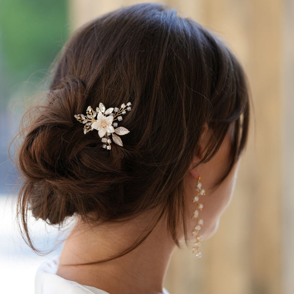 Eisenhardt Company Haarschmuck Haarnadeln mit einer weißen Blüte