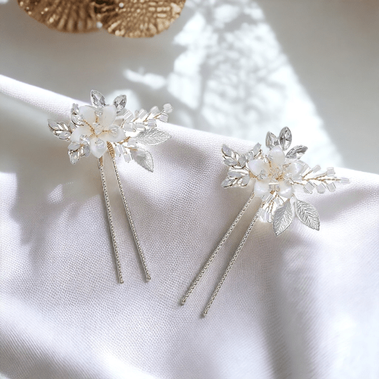 Eisenhardt Company Haarschmuck Haarnadeln mit einer weißen Blüte