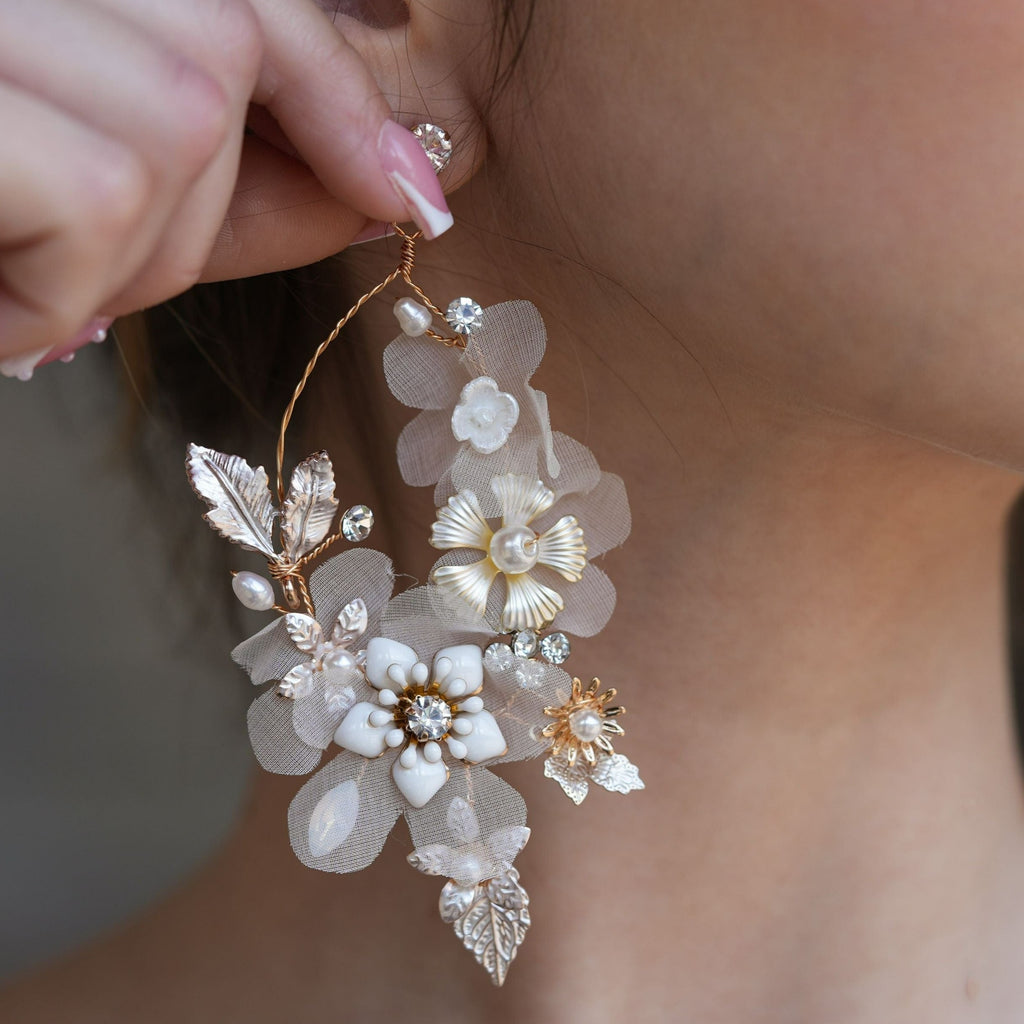 Eisenhardt Company Ohrringe Ohrringe mit romantischen weißen Blüten