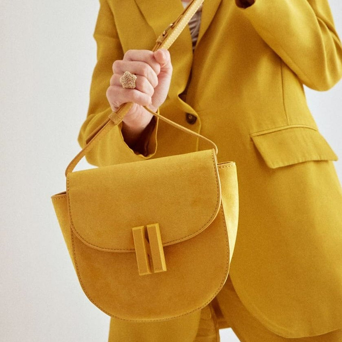 Nalí Clutch Handtasche Crossbody in Gelb